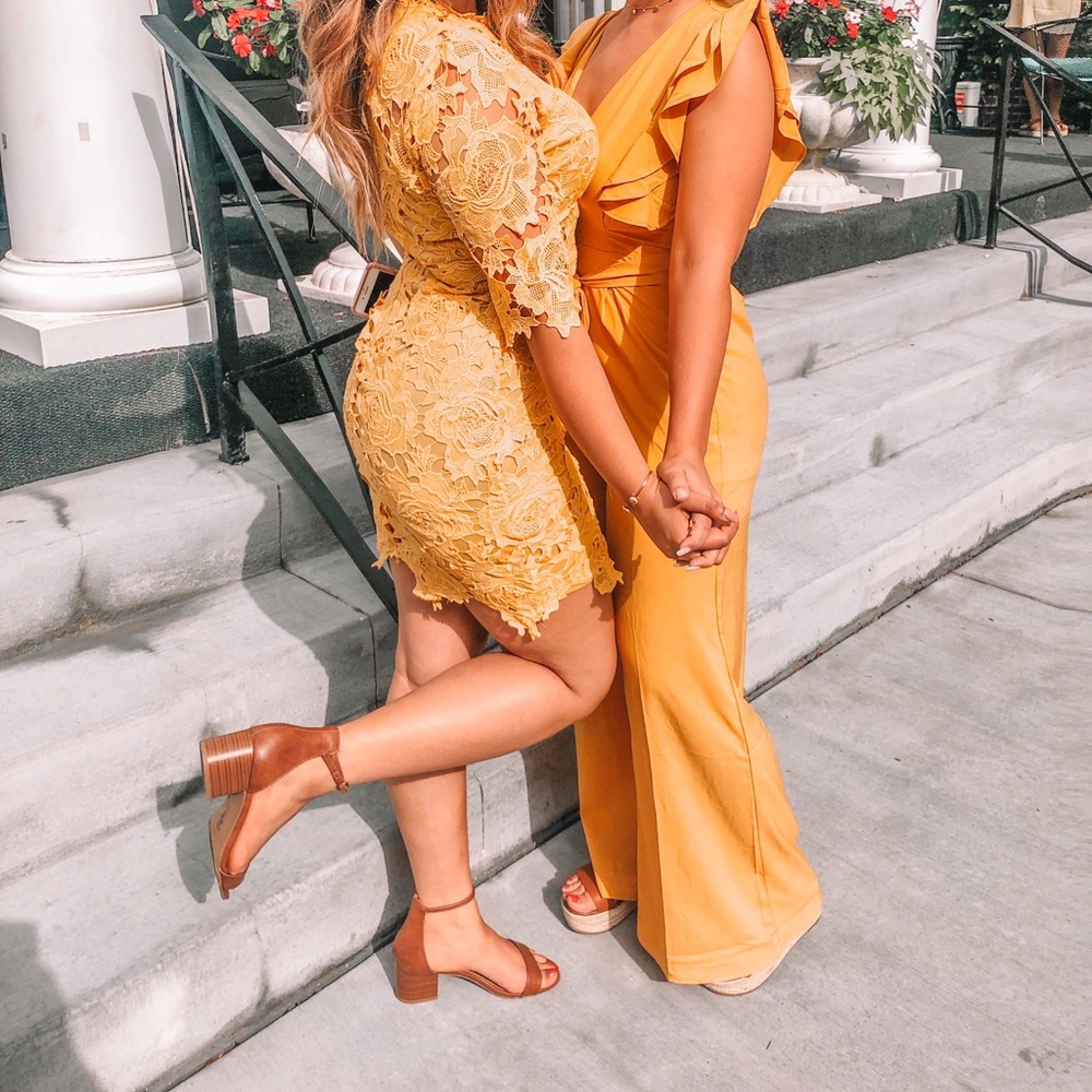 Super pretty yellow/ mustard lace midi dress, not stretchy fits like a M/L